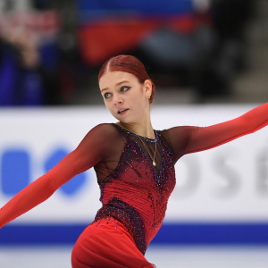 Русалка: Трусова в одном купальнике показала шикарные формы